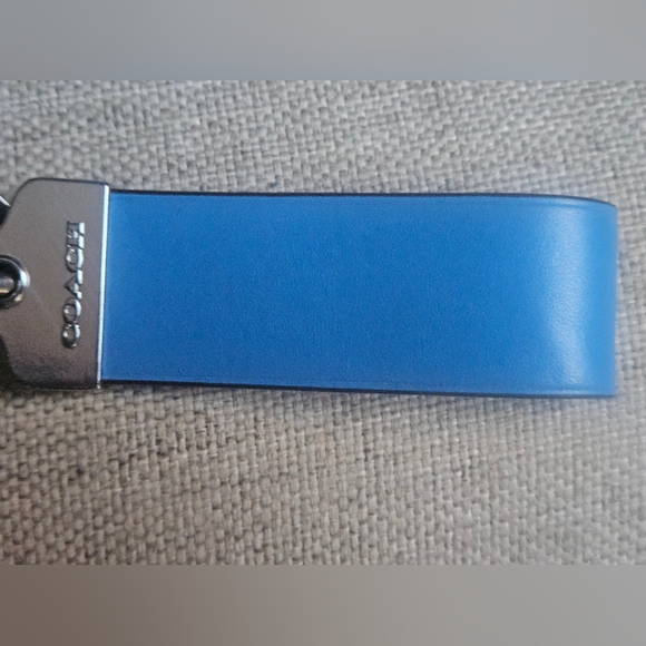 Loop Key Fob - Picture 6 of 7